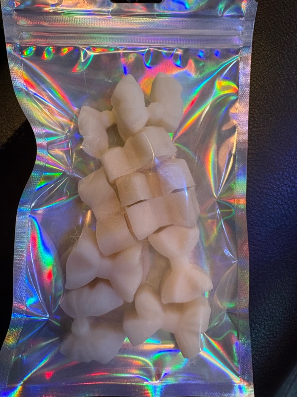 10 vanilla scented wax melts- bow shaped